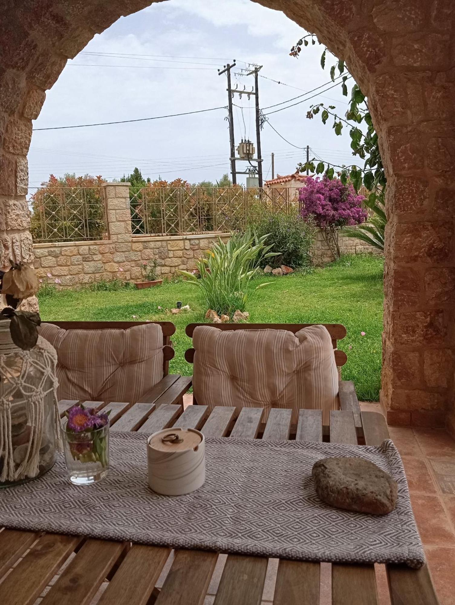 Niko'S Stone Guest House Plítra Buitenkant foto